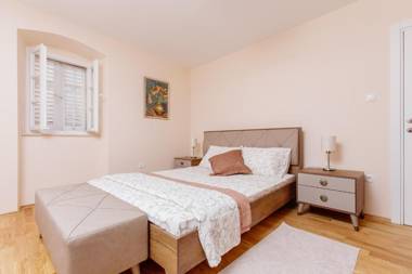 Old Town Museum Square Apartment