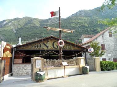 StOliva RESIDENCE with infinity pool