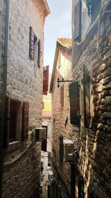 Kotor Bagus - Cozy Boutique Old Town Studio with Seaview Terrace