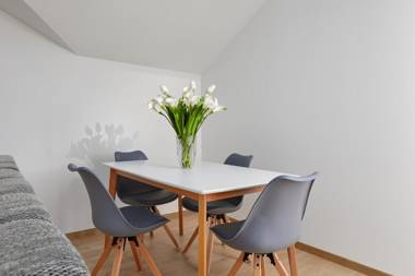 Peaceful Sunhill Apartments