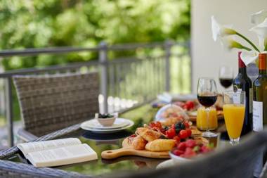 Peaceful Sunhill Apartments