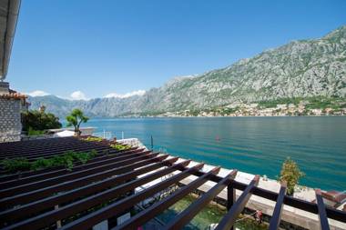 SEASIDE HOUSE KOTOR