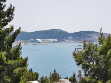 Green Pino Seaview Studios