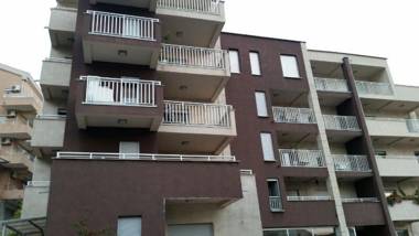 Dvosoban stan Babin Do Budva sa garazom