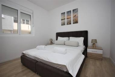 Modern Spacious One Bedroom Apartment Rafailovici