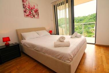 Sea View apartment with Pool