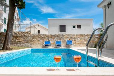Mediterranean vacation home with pool Petrovac