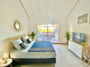 Beautiful suite S18 pool sea view next to paradise Pinel Island