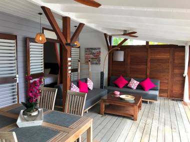 HAPPY COTTAGE WITH PRIVATE POOL