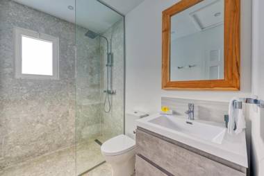 SURFSONG VILLA-NEW LUXURY WATER FRONT VILLA-6 BEDS also available in 4 and 5 beds