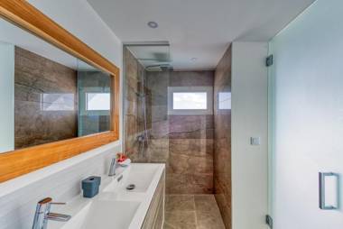 SURFSONG VILLA-NEW LUXURY WATER FRONT VILLA-6 BEDS also available in 4 and 5 beds