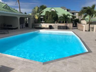 V3 Magical view on the heights of Oyster Pond