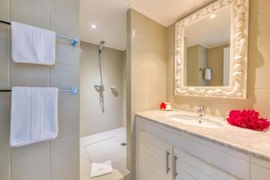 Le Domaine Anse Marcel Beach Resort