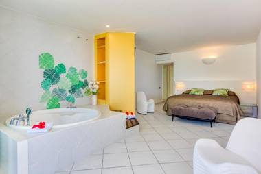 Le Domaine Anse Marcel Beach Resort