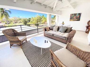 Acacia Tropical luxurious Duplex walkable beach