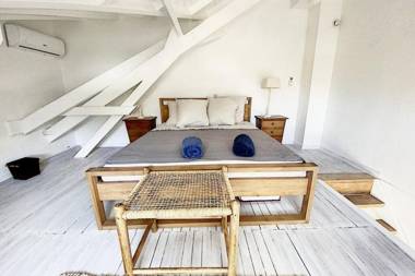 Acacia Tropical luxurious Duplex walkable beach