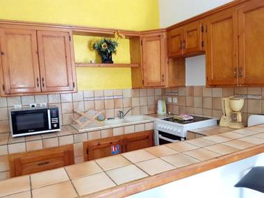 One bedroom appartement with furnished garden and wifi at La Savane 2 km away from the beach