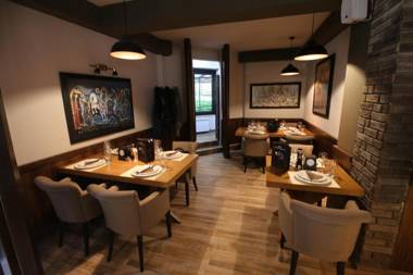 Hotel Aristocrat & Fish Restaurant