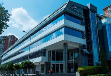 Queen's Hotel - Zebra Center