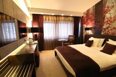 Queen's Hotel - Zebra Center