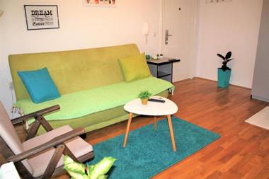 Regina's Park Studio Apartment