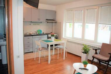 Regina's Park Studio Apartment