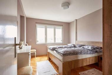 Spacious modern apartment in peaceful neighborhood