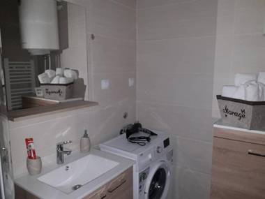 Gabriela & Marjan luxury self check-in Flatiron