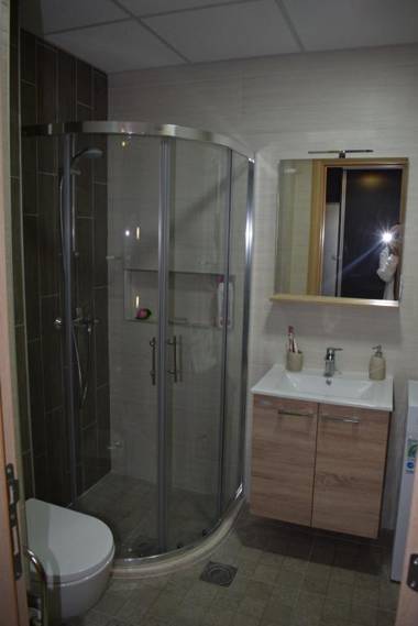 Gabriela & Marjan luxury self check-in Flatiron