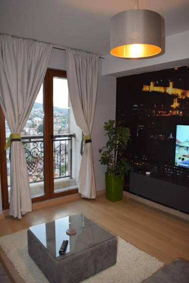 Gabriela & Marjan luxury self check-in Flatiron