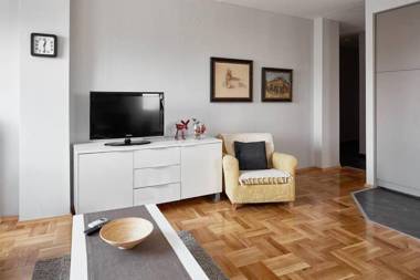 Bright homey apartment