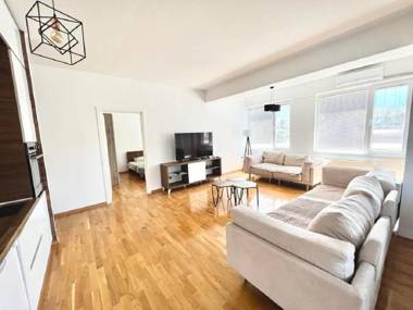 High-End Spacious Apartment next to City Mall
