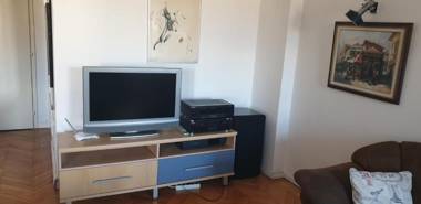 Fabulous family apartment Beverly Hills Mall area