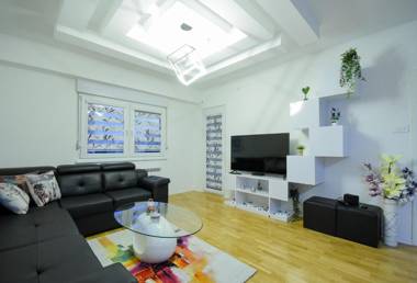 Luxury &quot;Cube&quot; Apartment