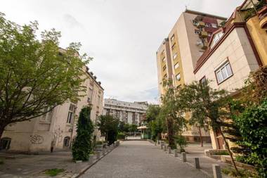 5 STAR CENTRAL STUDIO