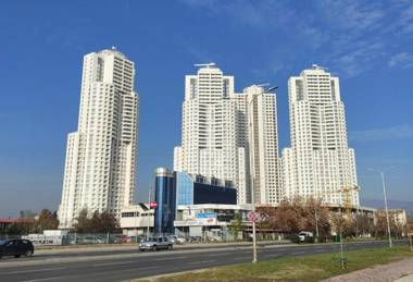 18th Floor Secure Luxury Condo With Skyline View Next To City Center