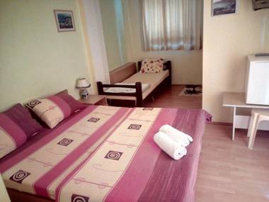 Lile Pestani Accommodation