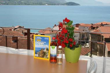 Lukanov Apartments & Guest Rooms