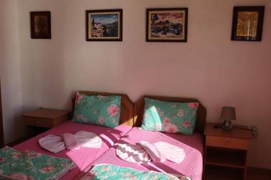 Bogdanoski Studios & Guest Rooms