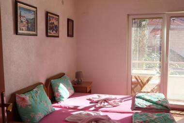 Bogdanoski Studios & Guest Rooms