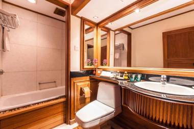 The Hotel by the Red Canal