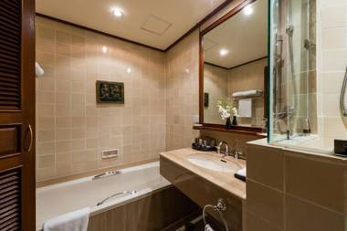 Chatrium Hotel Royal Lake Yangon