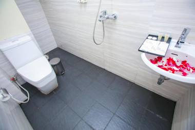 Grace Treasure Hotel