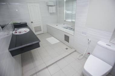 Grace Treasure Hotel