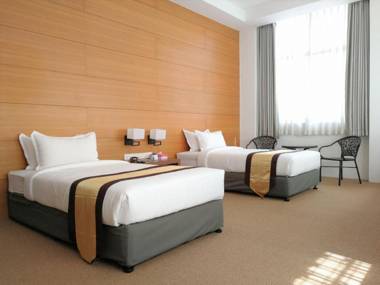 YAMA HOTEL & ROOFTOP BAR