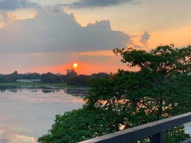 Sen Yangon Lake View Hotel