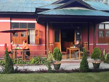 Pyi Guest House