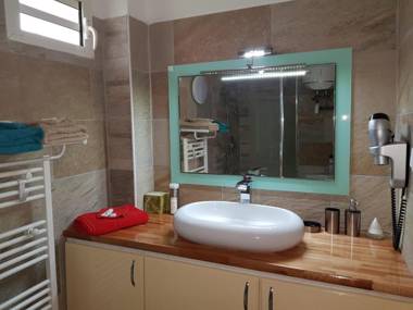 Studio KASANACO avec vue la baie de Fort de France