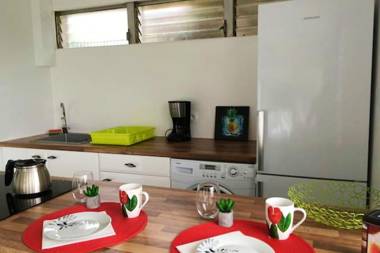 Maison d'une chambre avec jacuzzi jardin clos et wifi a Les Trois Ilets