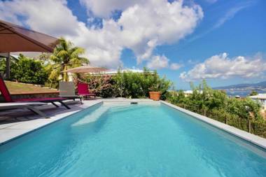 Villa Cécia : piscine vue mer plage activités et commodités à pieds